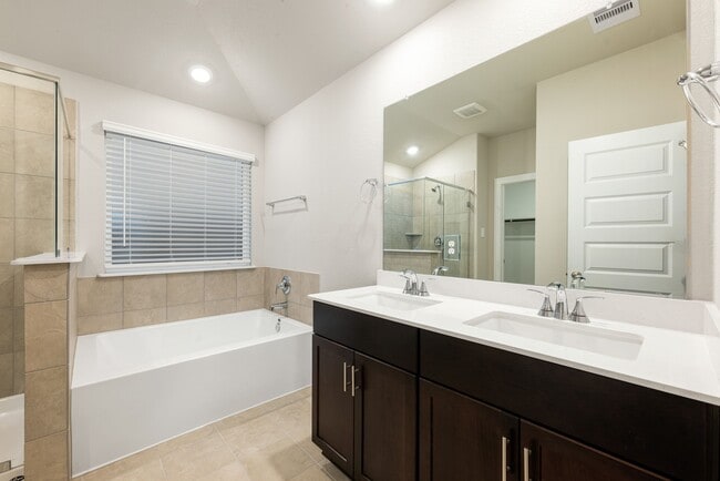 Building Photo - 6623 Castella Dr