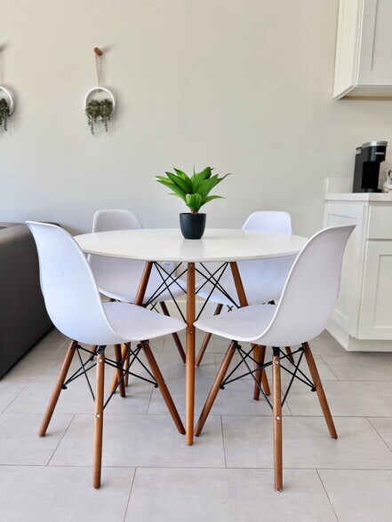 Building Photo - 2506 Leda Ave S