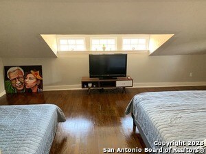 Building Photo - 626 E Woodlawn Ave