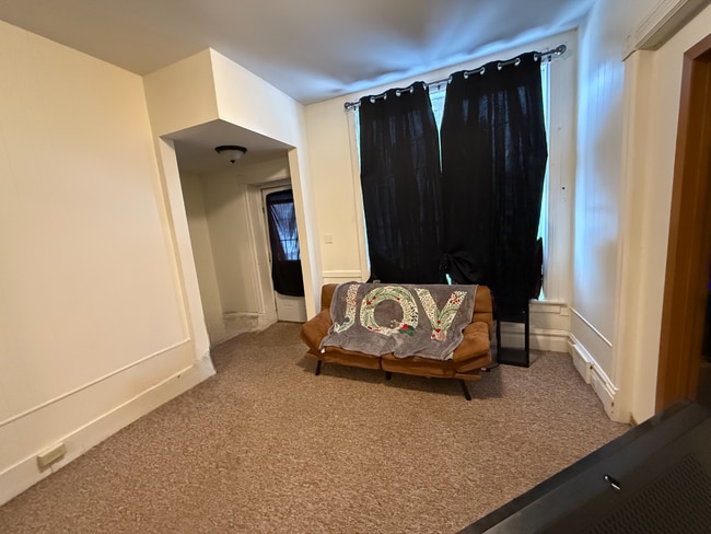 Building Photo - 3 Bed 1 Bath close to UWEC and downtown! Available June 1st