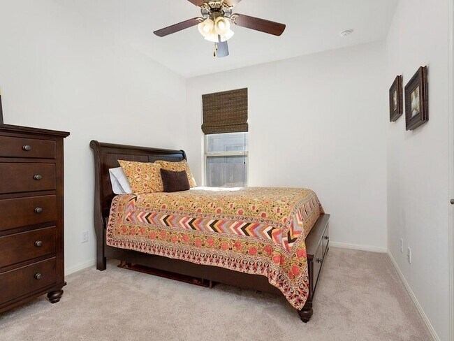 Building Photo - 5021 Pearl Cres Ln