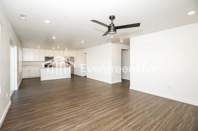 Building Photo - 896 Knowledge St