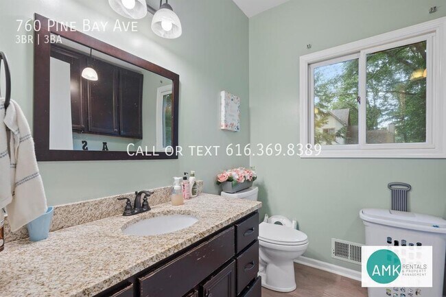 Building Photo - 760 Pine Bay Dr