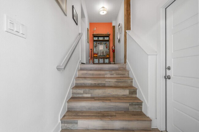 Building Photo - 456 Paradise Pointe Dr