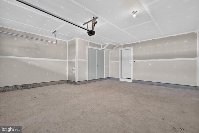 Building Photo - 10708 Meridian Hill Way