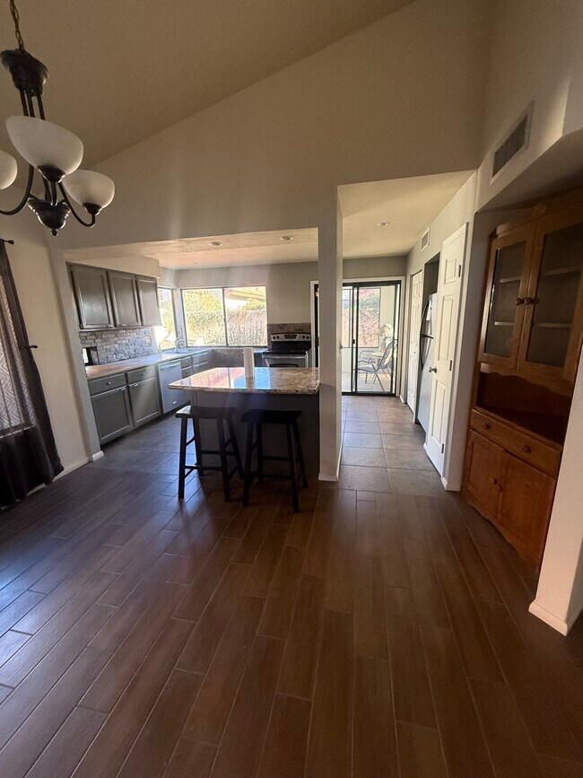 Building Photo - 200 E Belcourte Pl