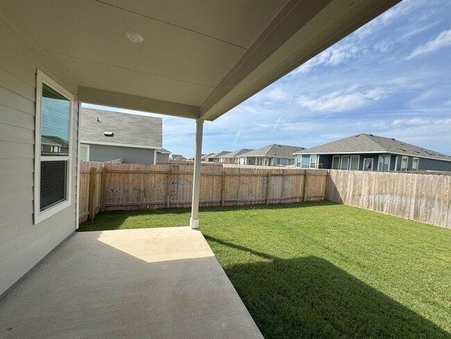 Building Photo - 305 Heritage Grvs Rd