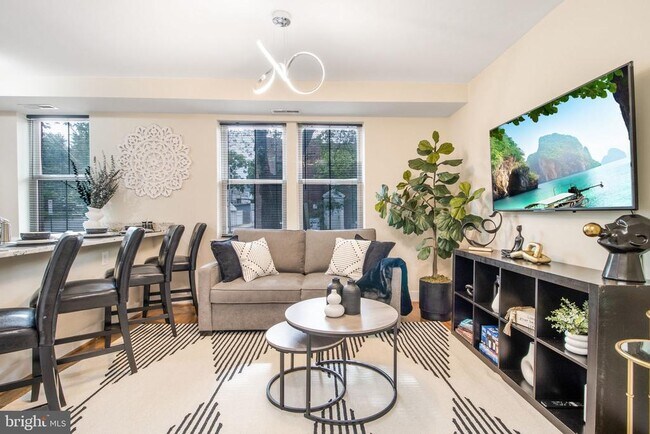 Building Photo - 417 18th St NE