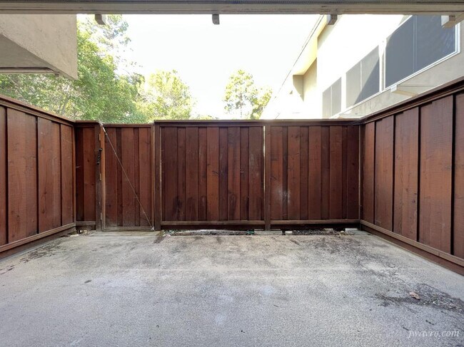 Building Photo - 1101 Continentals Way