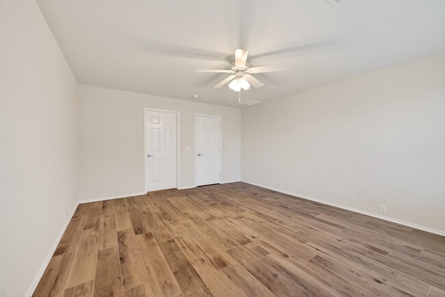 Building Photo - 827 Honeysuckle Vine Dr