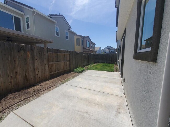 Building Photo - 3619 Silver Pine Ln