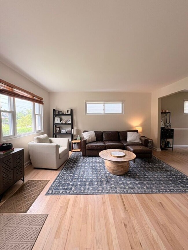 Building Photo - 13520 Grenoble Dr