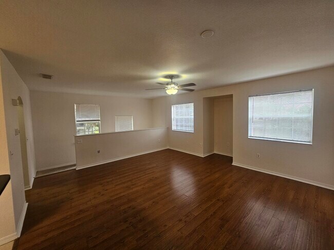 Building Photo - 118 SW Peacock Blvd