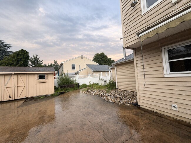 Building Photo - 4-Bedroom Home in Howell