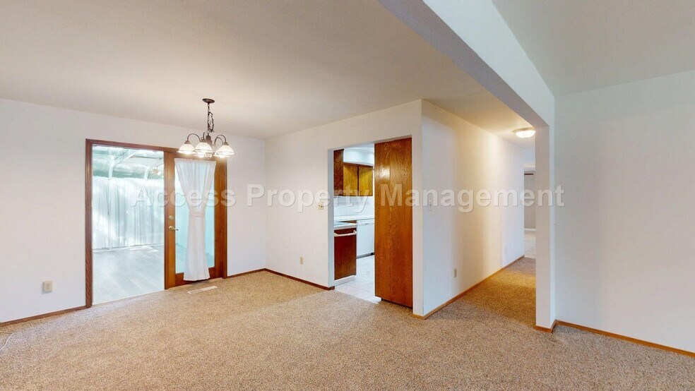 Building Photo - 3355 San Fernando Ct