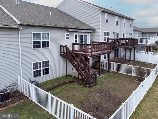 Building Photo - 6444 Terrace Ct