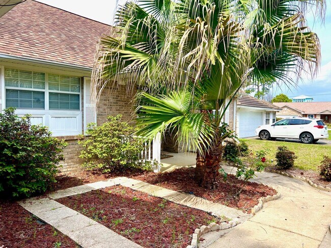 Building Photo - 30 Bay Walk Ct