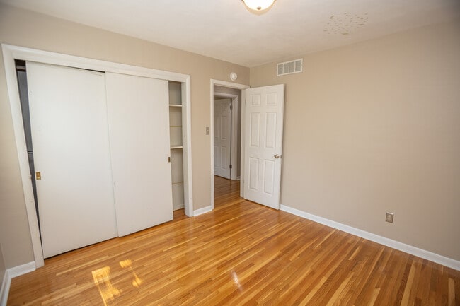 Building Photo - 1122 Major Dr