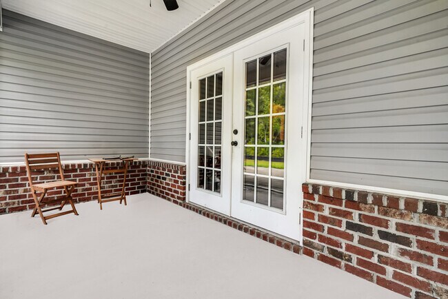 Building Photo - 68 Lincoln Way