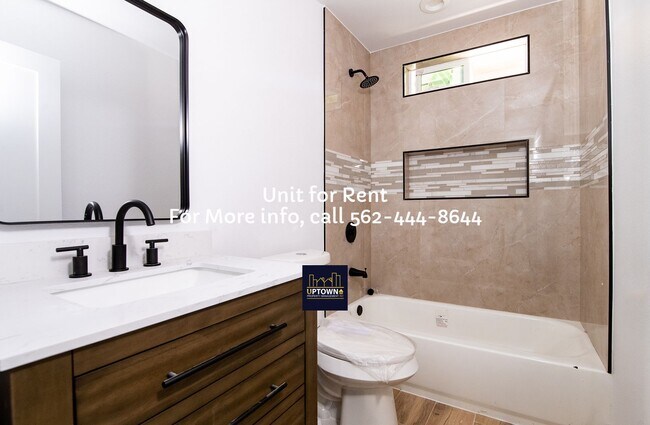 Building Photo - House - 2 Bedrooms + 1 Office / 1 Bathroom - Paramount