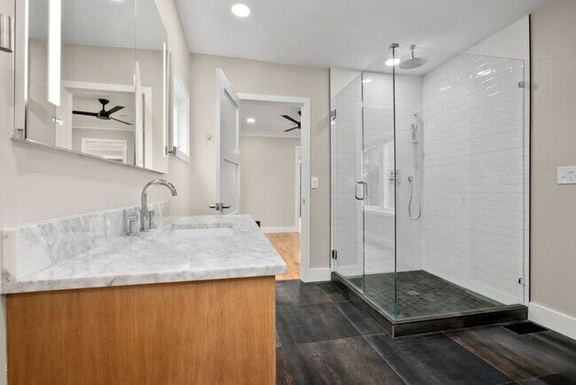 Building Photo - Gorgeous Remodeled West Seattle Craftsman w/ Air Conditioning