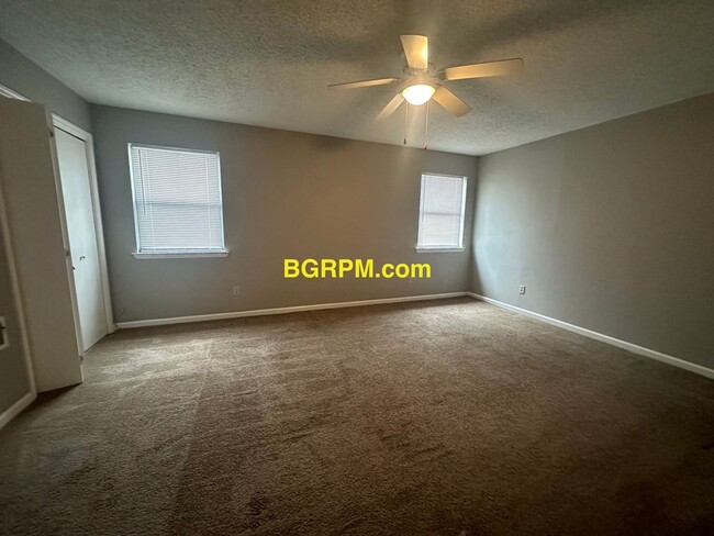 Building Photo - 2 BD, 2 1/2 BA, Townhome in Jacksonville.