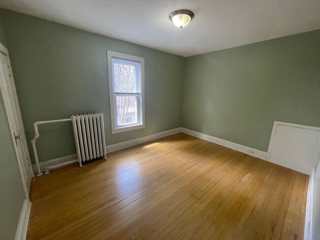 Building Photo - Beautiful 3 Bedroom Home