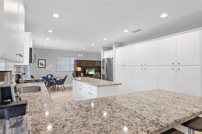 Building Photo - 7711 Coquina Dr