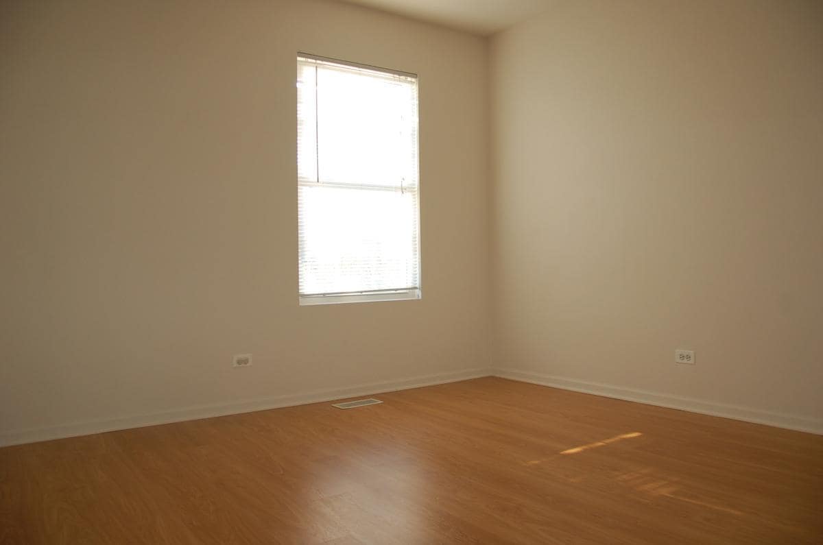 Second bedroom - 143 Springbrook Trl S