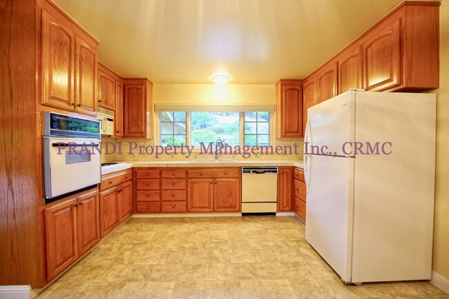 Building Photo - Terra Linda Home, 3-bedroom, 2-bath, singl...