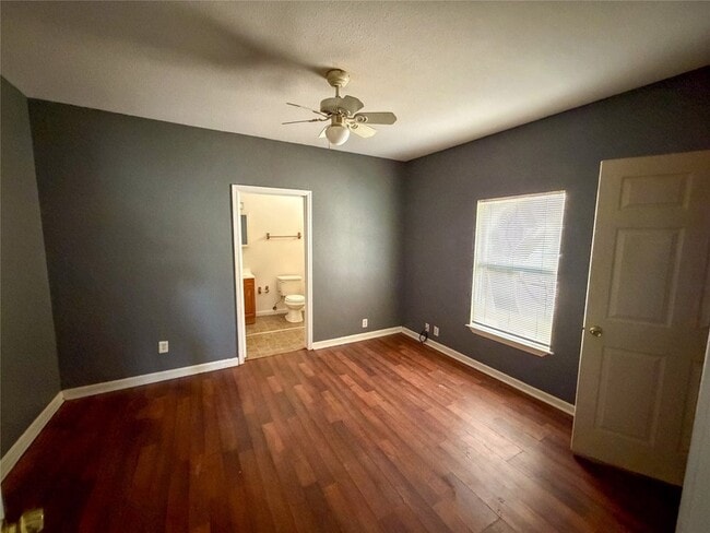 Building Photo - 114 E Hull St