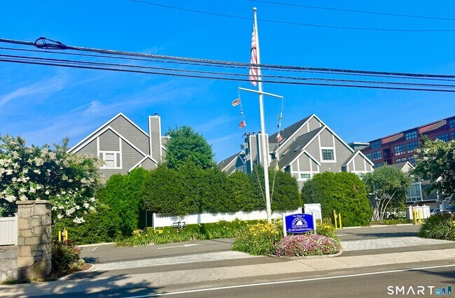 Building Photo - 98 Southfield Ave