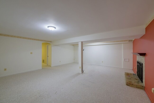 Building Photo - Beautifully Updated Townhome in Rockville