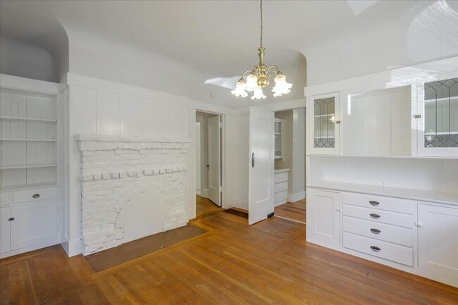 Building Photo - 422 Vernon St