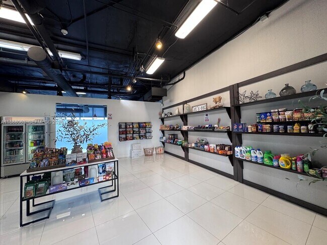 Building Photo - 601 NE 36th St