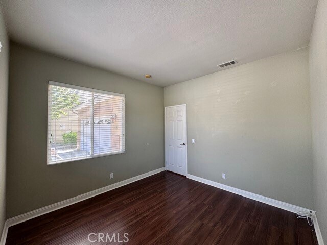 Building Photo - 30997 Oakhill Dr