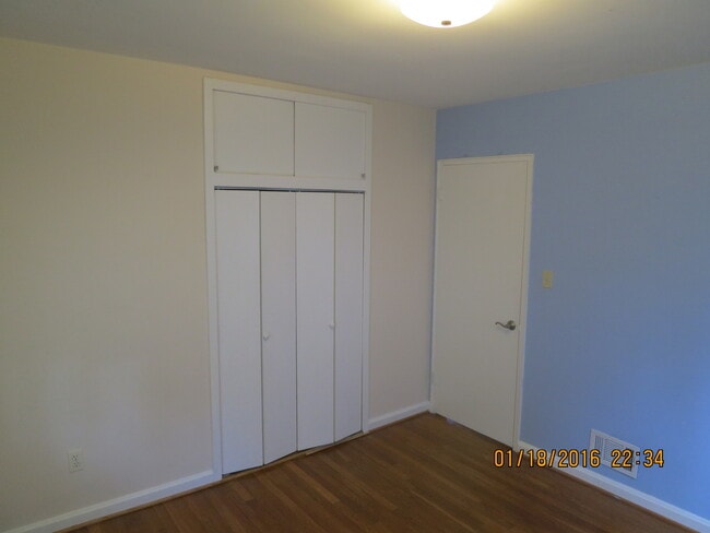 Building Photo - 3br Bethesda Rental