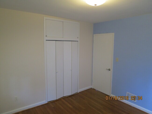 Building Photo - Fully Renovated 3BR/2BA Home in Sought-Aft...