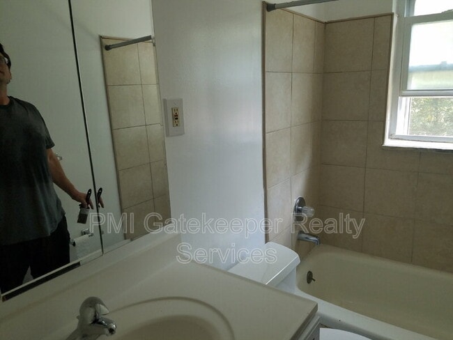 Building Photo - 9128 Orangewood Dr