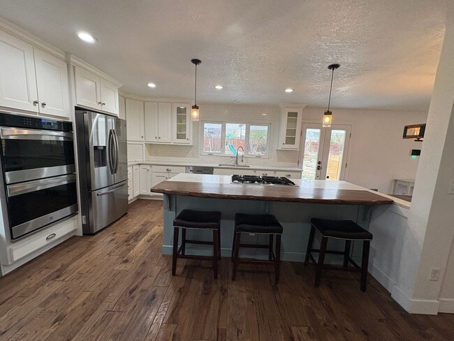 Building Photo - Beautiful 4 Bed 4 Bath Home in Lorson Ranch!!!