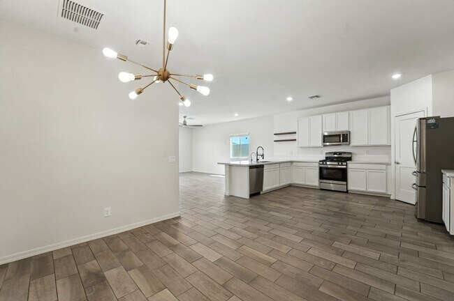 Building Photo - Stunning new build in Glendale, AZ!