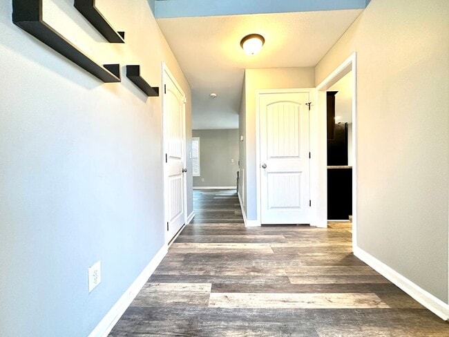 Building Photo - Price Improvement + Move-In Special Availa...