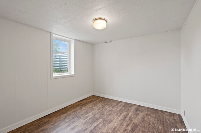 Building Photo - 1417 Karluk St