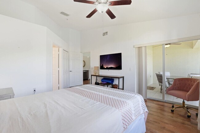 Building Photo - 4945 Cougar Ct S