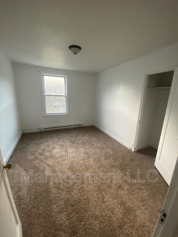 Building Photo - 209 College Ave
