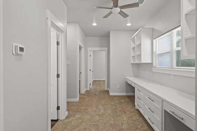 Building Photo - 117 Sun City Ln