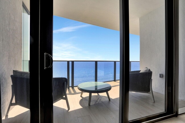 Building Photo - 1116 N Ocean Blvd