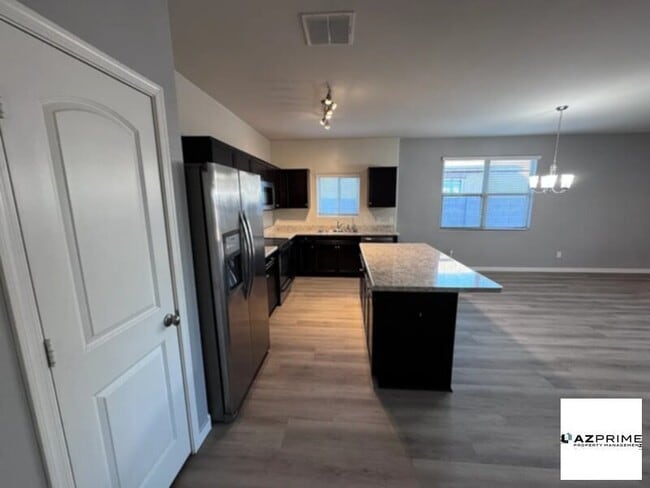 Building Photo - Amazing 4 bedroom, 2 bathroom house in Mil...