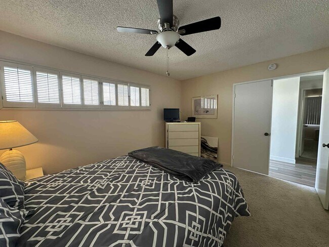 Building Photo - 2350 E Miramonte Cir