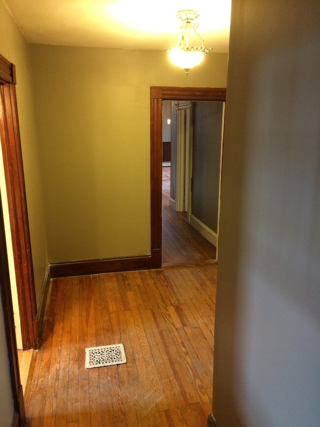 Building Photo - 38/40 Kenyon